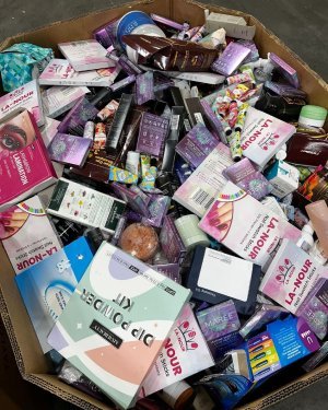 Cosmetics and Beauty Pallets - Image 10